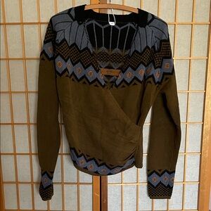Chic Black and Gray Patterned Sweater